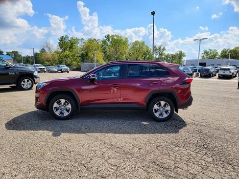 Used 2022 Toyota RAV4 XLE image 9