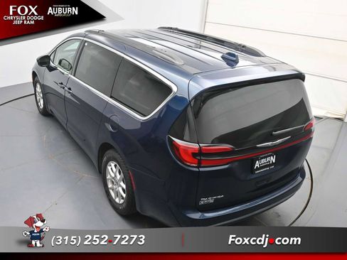 Used 2022 Chrysler Pacifica Touring-L FWD image 30
