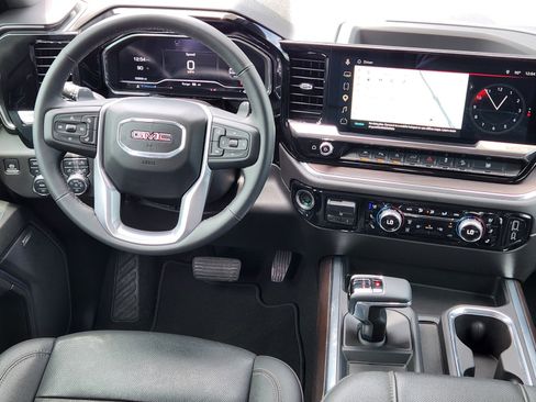 Used 2024 GMC Sierra 1500 SLT AWD/4WD image 9