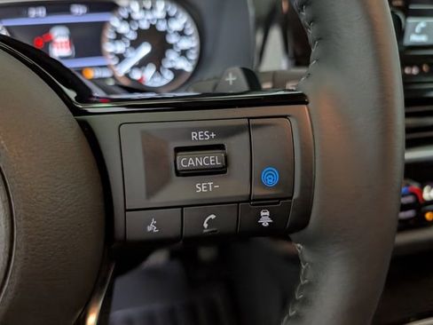 Used 2025 Nissan Pathfinder SL AWD/4WD image 18
