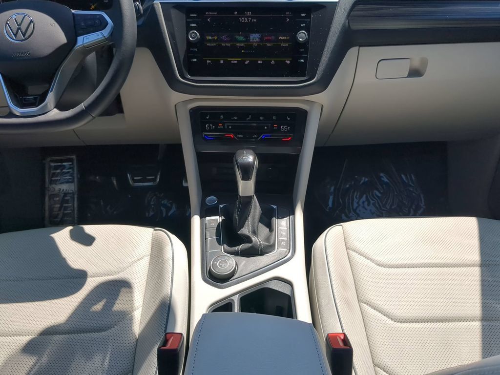 Certified 2023 Volkswagen Tiguan SEL R-Line AWD/4WD image 16