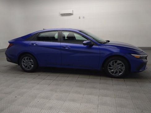Used 2024 Hyundai Elantra SEL FWD image 11