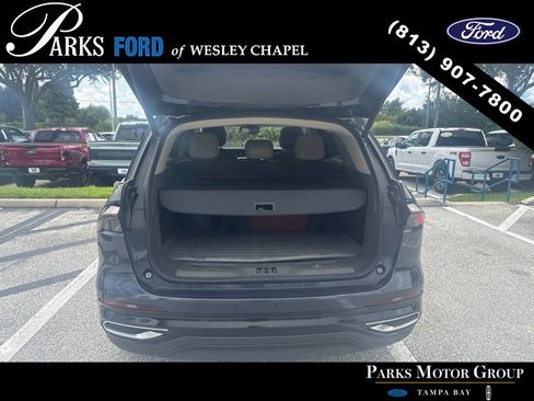 Used 2024 Lincoln Nautilus Premier AWD/4WD image 5