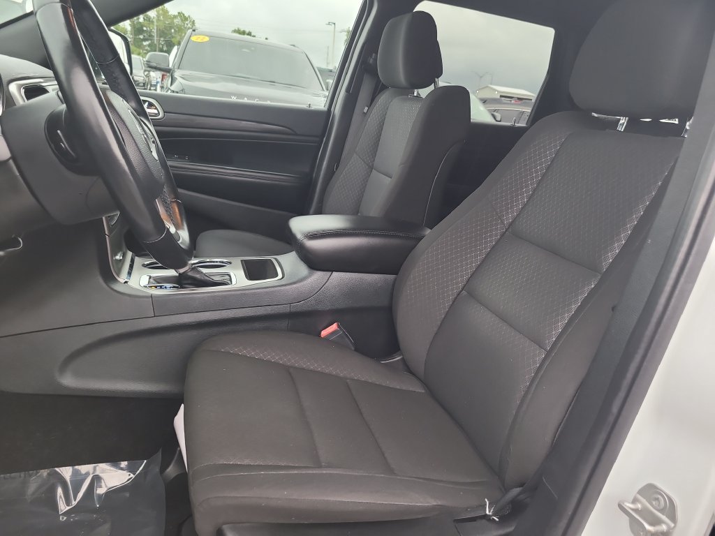 Used 2020 Jeep Grand Cherokee Laredo AWD/4WD image 19