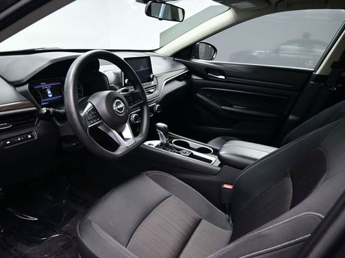 Used 2024 Nissan Altima 2.5 SV FWD image 7