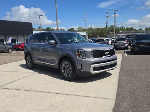 Certified 2024 Kia Telluride LX FWD image 2