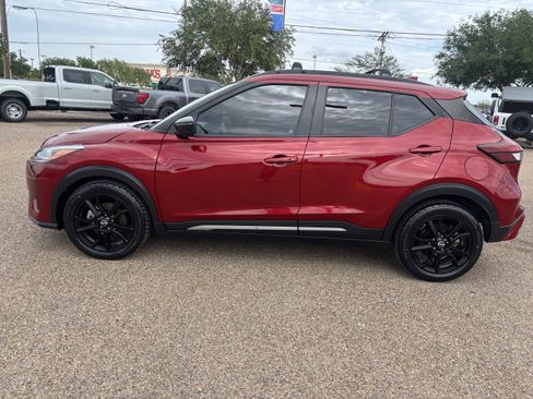 Used 2023 Nissan Kicks SR w/ Exterior Package FWD image 2