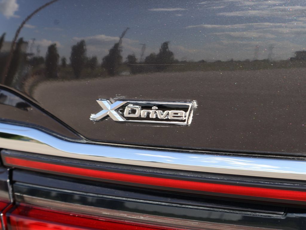 Used 2022 BMW 740i xDrive w/ Premium Package AWD/4WD image 9