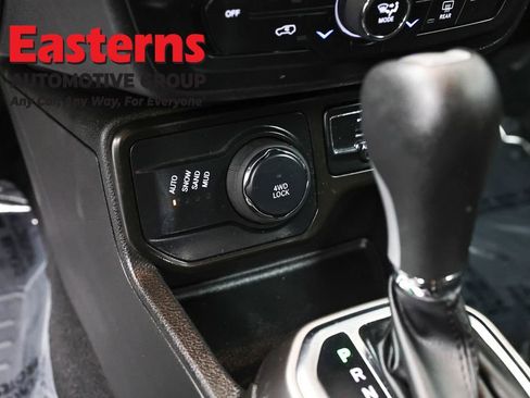 Used 2022 Jeep Renegade Latitude w/ Convenience Group AWD/4WD image 21