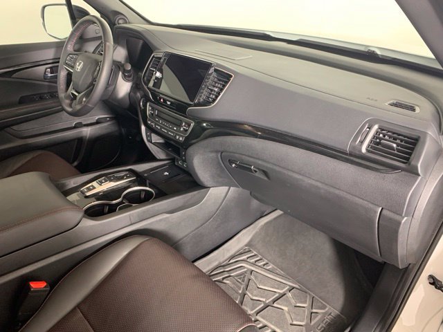Used 2025 Honda Ridgeline Black Edition image 7