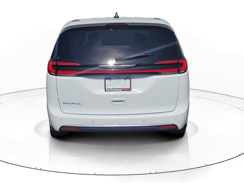 Used 2023 Chrysler Pacifica Touring-L FWD image 7