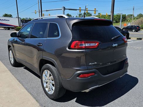 Used 2017 Jeep Cherokee Limited AWD/4WD image 4
