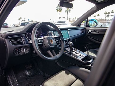 Certified 2022 Porsche Macan GTS image 4
