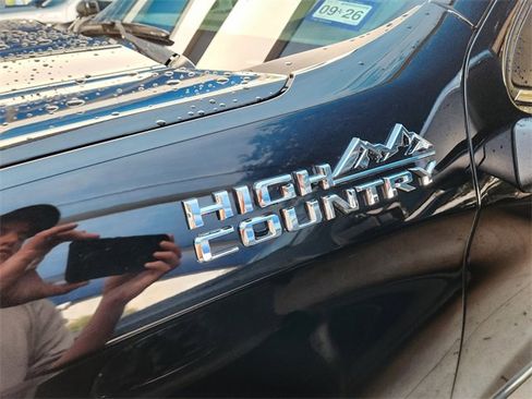 Used 2022 Chevrolet Silverado 1500 High Country w/ High Country Premium Package AWD/4WD image 10