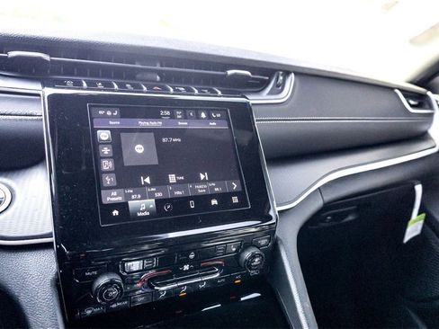 New 2025 Jeep Grand Cherokee L Altitude image 14