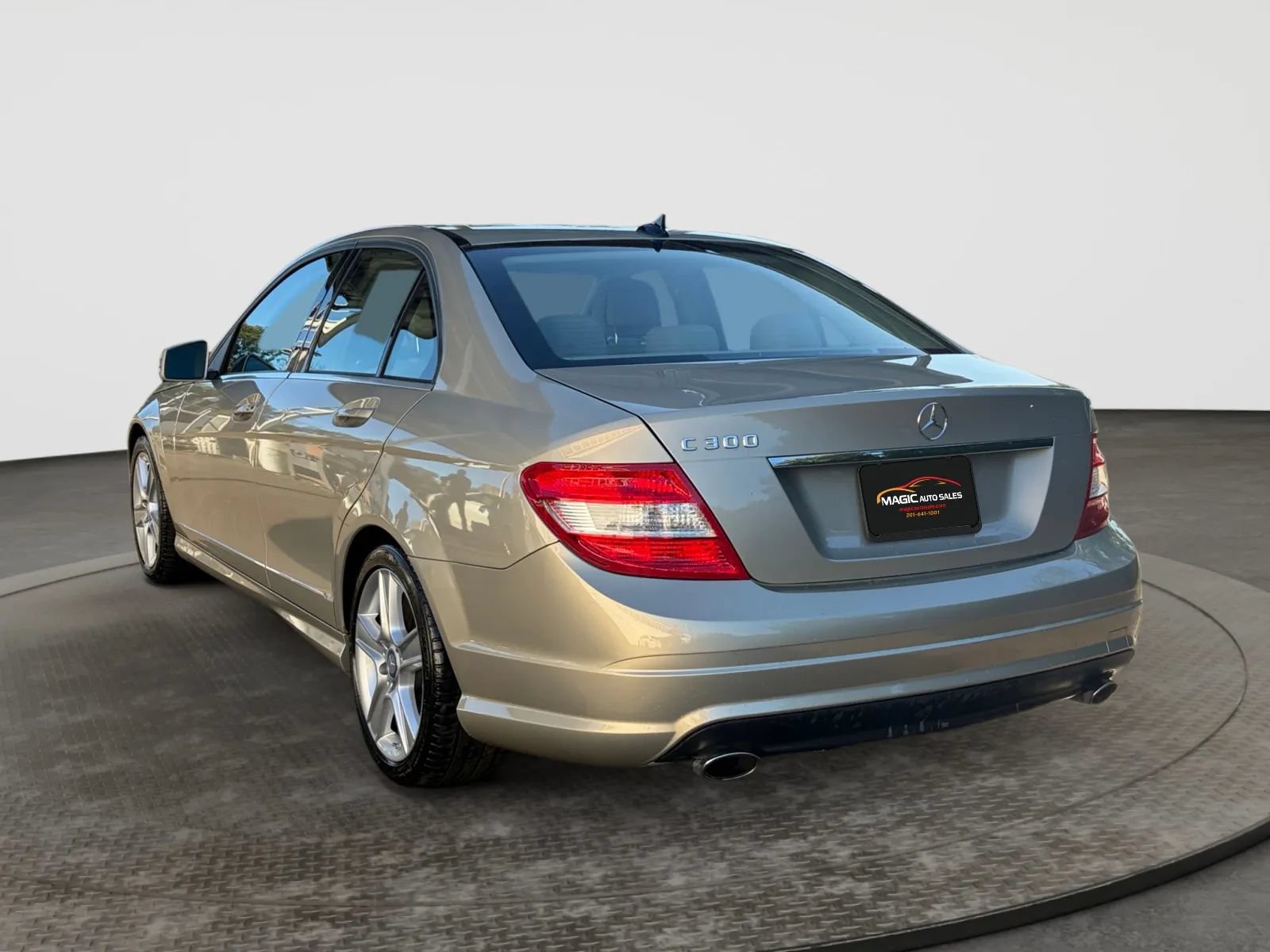 Used 2010 Mercedes-Benz C 300 Sedan image 8