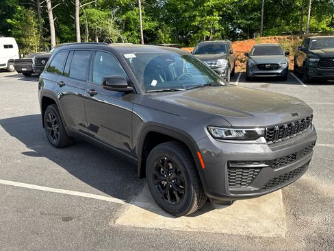 New 2026 Jeep Grand Cherokee Altitude RWD image 3