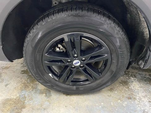 Used 2023 Ford Explorer XLT w/ Equipment Group 202A AWD/4WD image 26