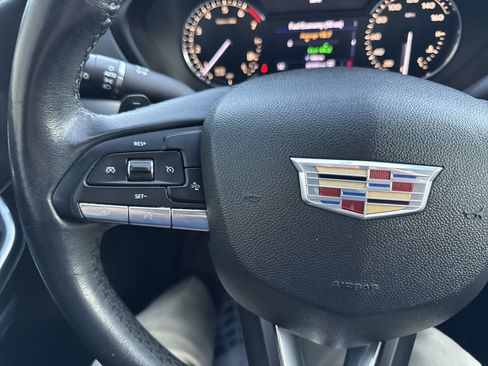 Used 2020 Cadillac XT4 Premium Luxury image 32