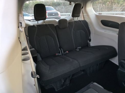 Used 2024 Chrysler Voyager LX image 15