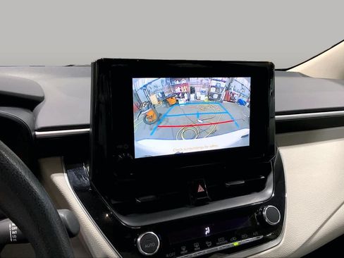 Used 2024 Toyota Corolla LE FWD image 27