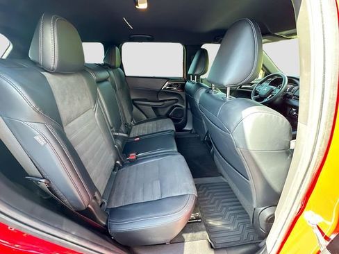 Used 2024 Mitsubishi Outlander SE Black Edition image 26