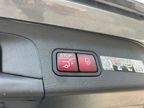 Used 2025 Mercedes-Benz GLS 450 4MATIC image 50