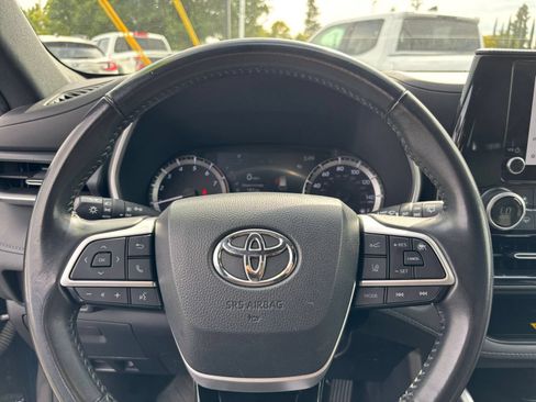 Used 2024 Toyota Highlander XSE FWD image 25