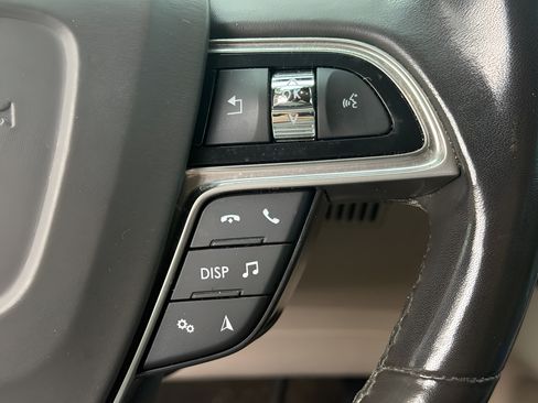Used 2020 Lincoln Nautilus Reserve w/ Equipment Group 201A FWD image 17
