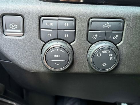 Used 2023 Chevrolet Silverado 1500 LT image 23