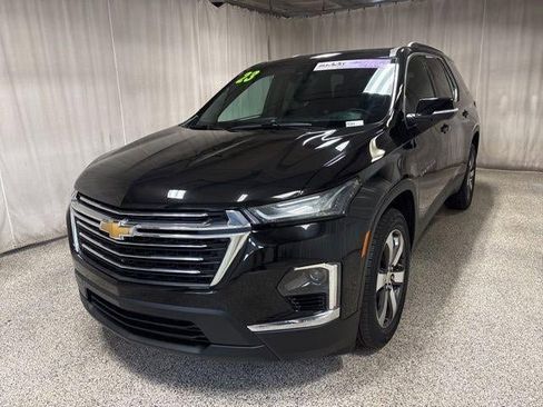 Used 2023 Chevrolet Traverse LT w/ LT Premium Package AWD/4WD image 7