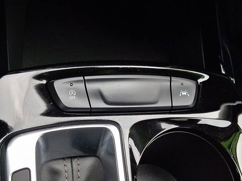 Used 2024 Chevrolet Trax LT w/ Driver Confidence Package FWD image 24