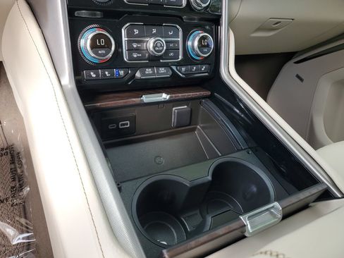 Used 2024 GMC Yukon Denali AWD/4WD image 23