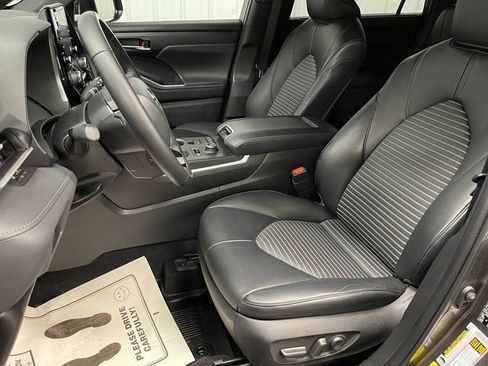 Used 2022 Toyota Highlander XSE image 16