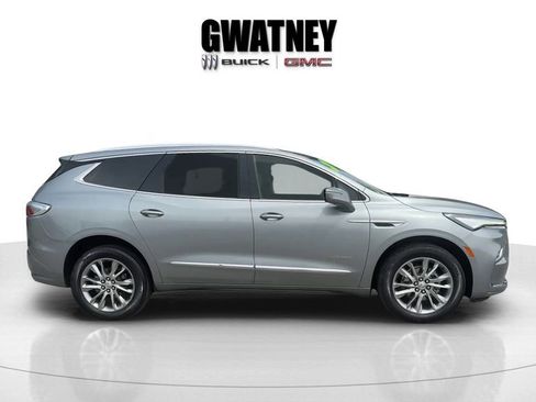 Used 2023 Buick Enclave Avenir w/ Avenir Technology Package image 4