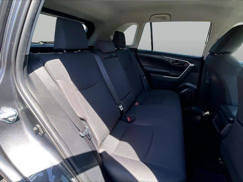 Used 2019 Toyota RAV4 LE w/ Carpet Mat Package FWD image 19