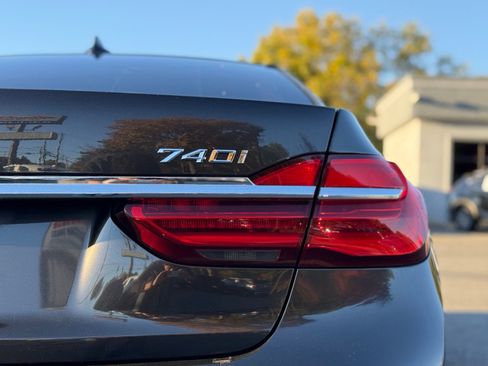 Used 2016 BMW 740i RWD image 10