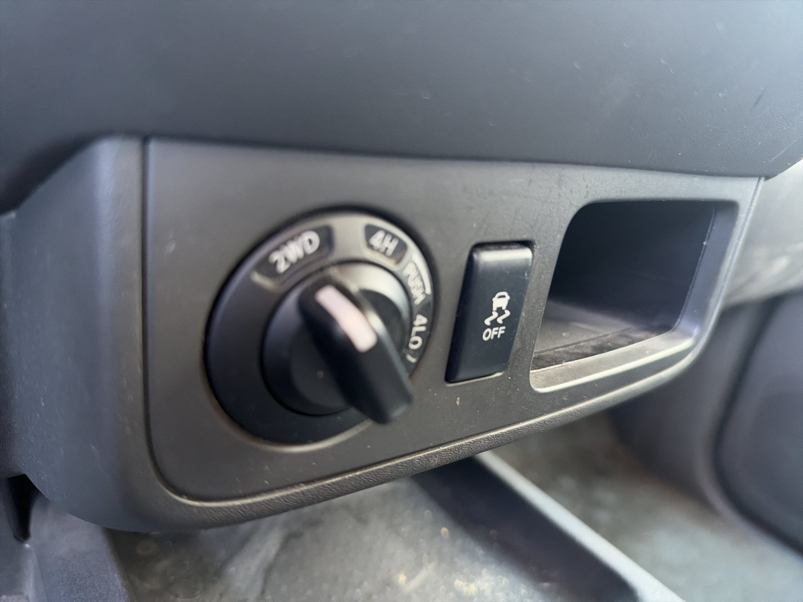 Used 2018 Nissan Frontier SV AWD/4WD image 13