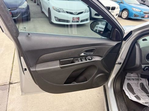 Used 2013 Chevrolet Cruze LT image 9