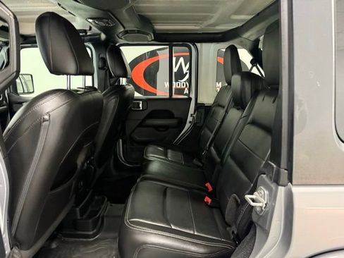 Used 2019 Jeep Wrangler Unlimited Sahara image 15