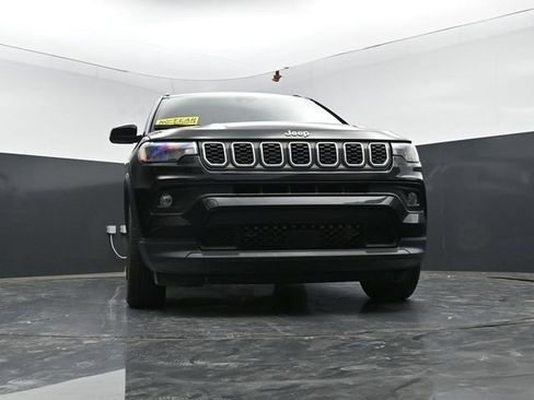 Used 2024 Jeep Compass Latitude AWD/4WD image 22