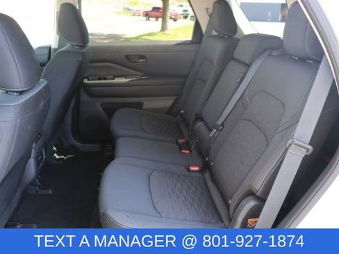 Used 2025 Nissan Pathfinder SV AWD/4WD image 17