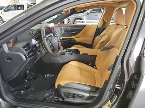 Used 2023 Lexus ES 300h w/ Accessory Package (Z1) FWD image 4