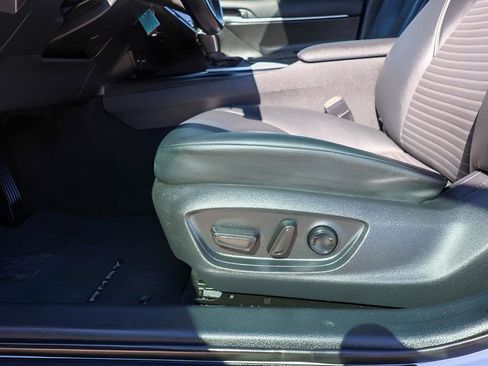 Used 2020 Toyota Camry SE image 21