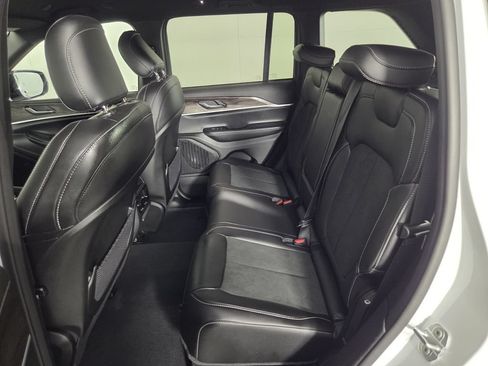 Used 2026 Jeep Grand Cherokee Altitude RWD image 23