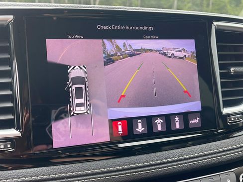 Used 2022 Chrysler Pacifica Limited FWD image 24