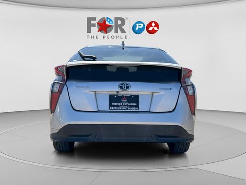 Used 2016 Toyota Prius Three Touring FWD image 4