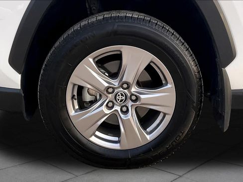 Used 2025 Toyota RAV4 XLE FWD image 11