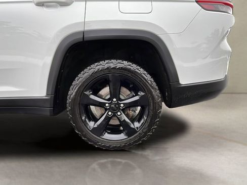 Used 2022 Jeep Grand Cherokee L Laredo image 18