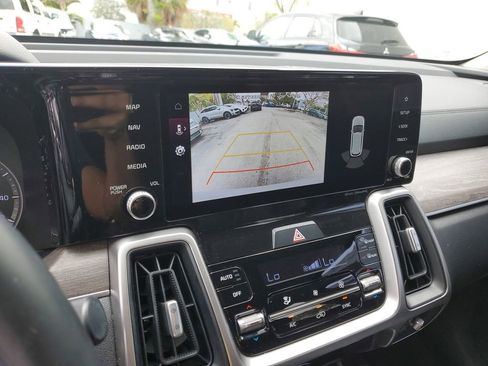 Certified 2022 Kia Sorento EX FWD image 29